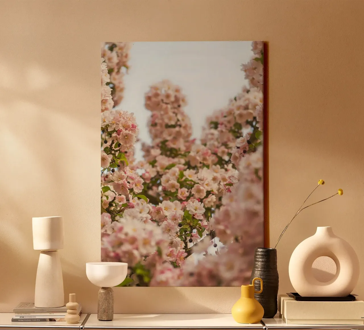 Incantevole fiore rosa tela con Cornice a cassetta da Curious Collections by Marielle Leenders