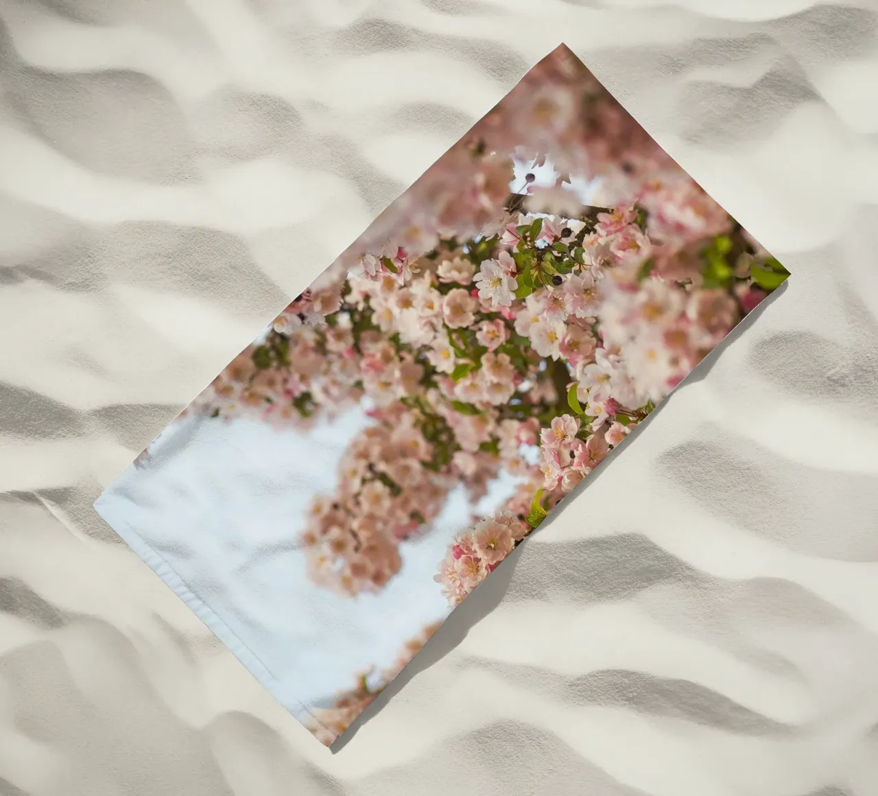 Incantevole fiore rosa telo mare da Curious Collections by Marielle Leenders