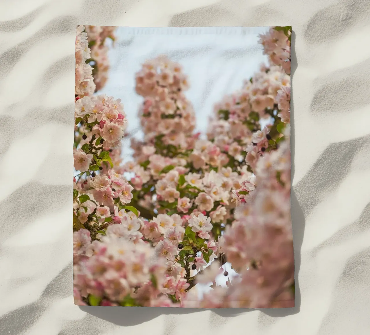 Incantevole fiore rosa telo mare da Curious Collections by Marielle Leenders