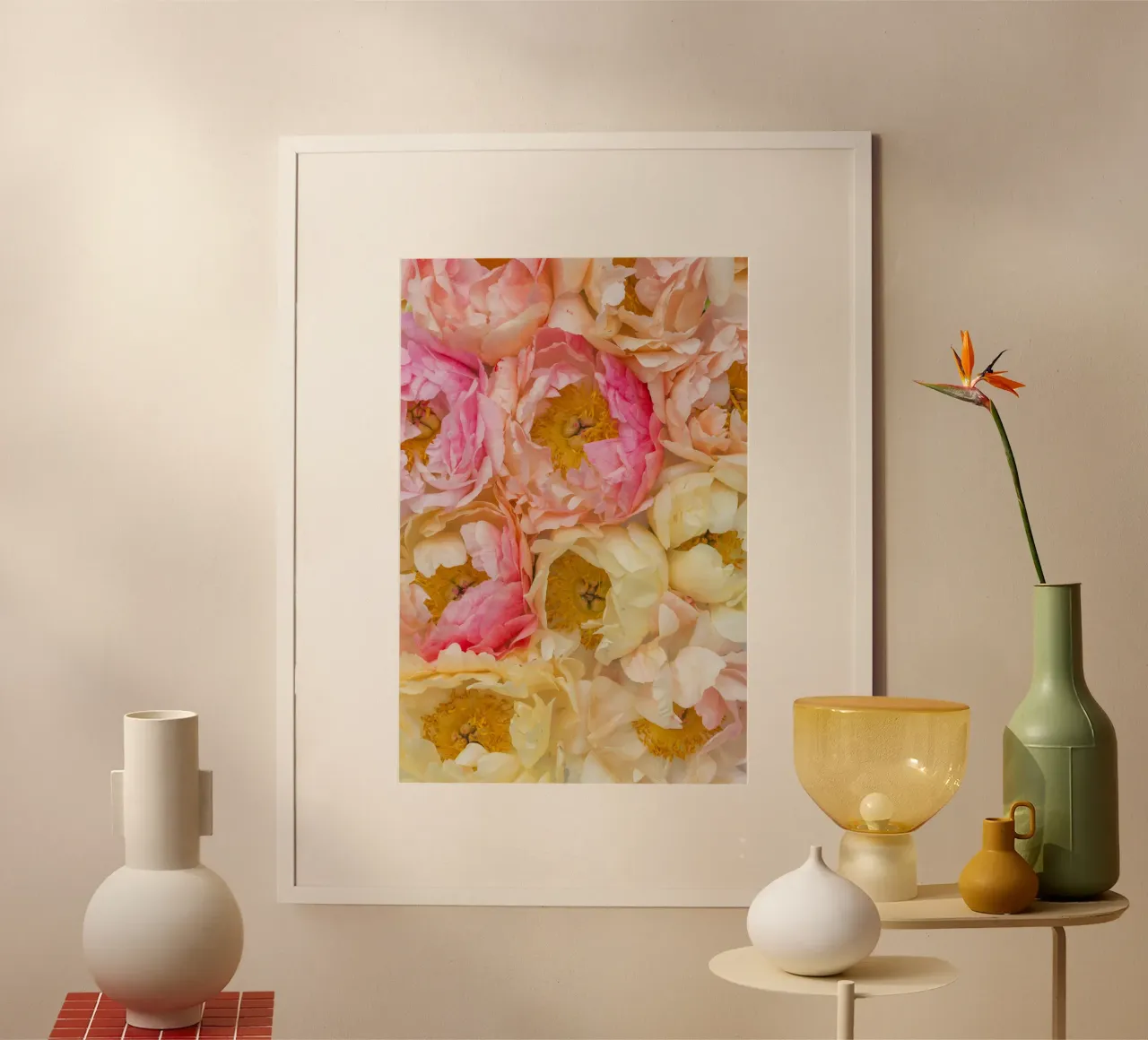 L'élégance douce des pivoines poster de Curious Collections by Marielle Leenders