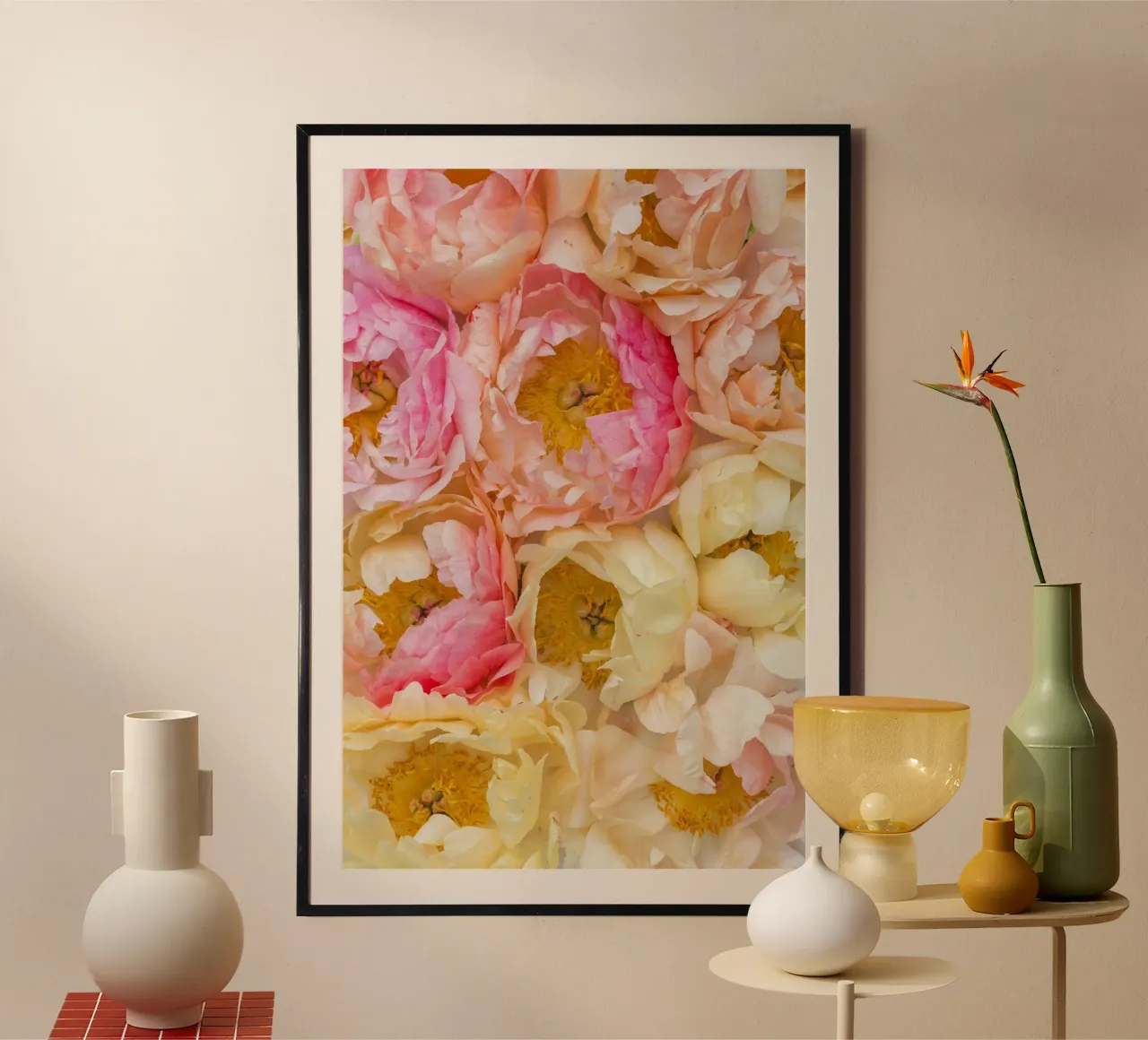 L'élégance douce des pivoines poster de Curious Collections by Marielle Leenders