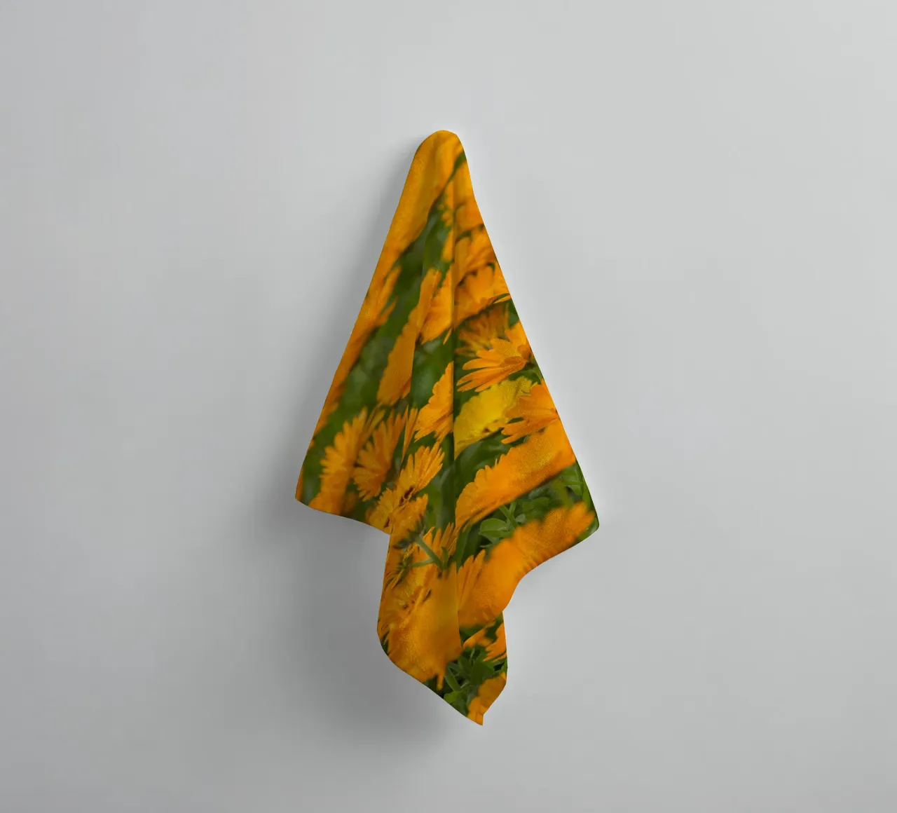 Fiori di calendula asciugamano da bagno da Curious Collections by Marielle Leenders
