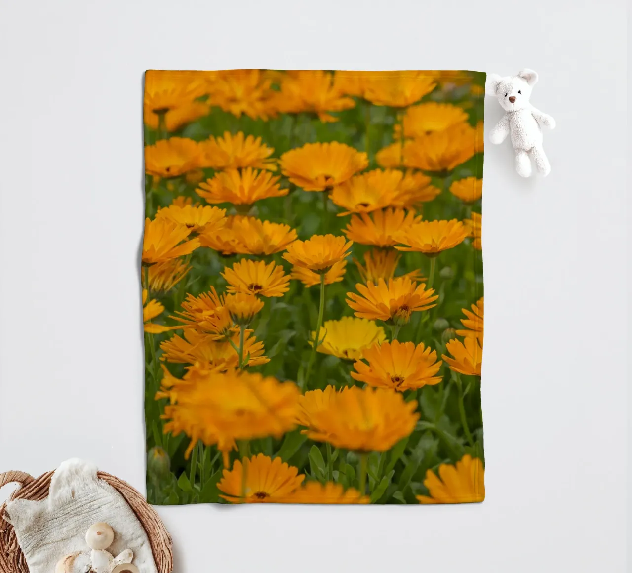 Fiori di calendula coperta in pile da Curious Collections by Marielle Leenders