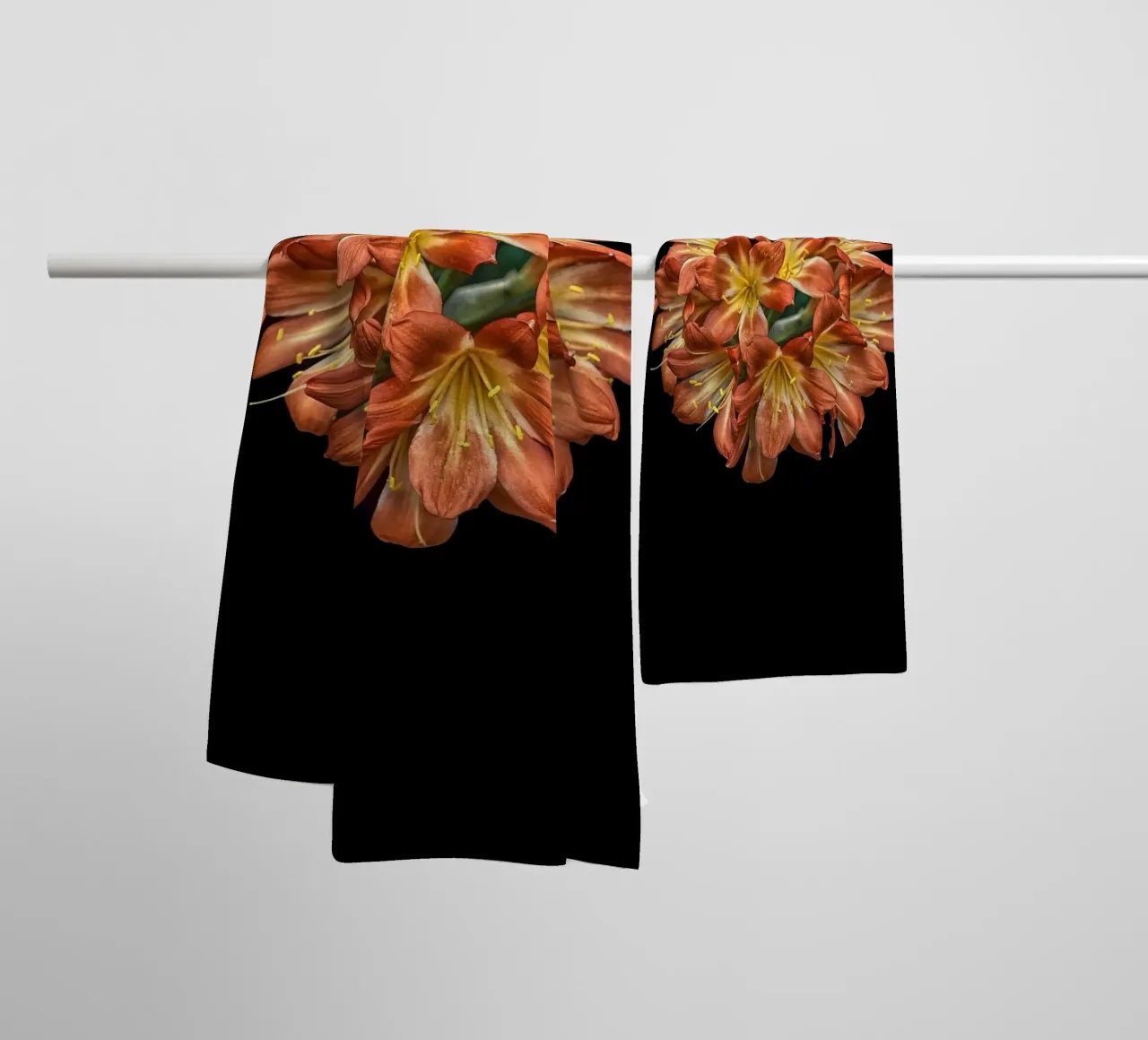 Fiore di Clivia arancione a forma di cuore asciugamano da bagno da Curious Collections by Marielle Leenders