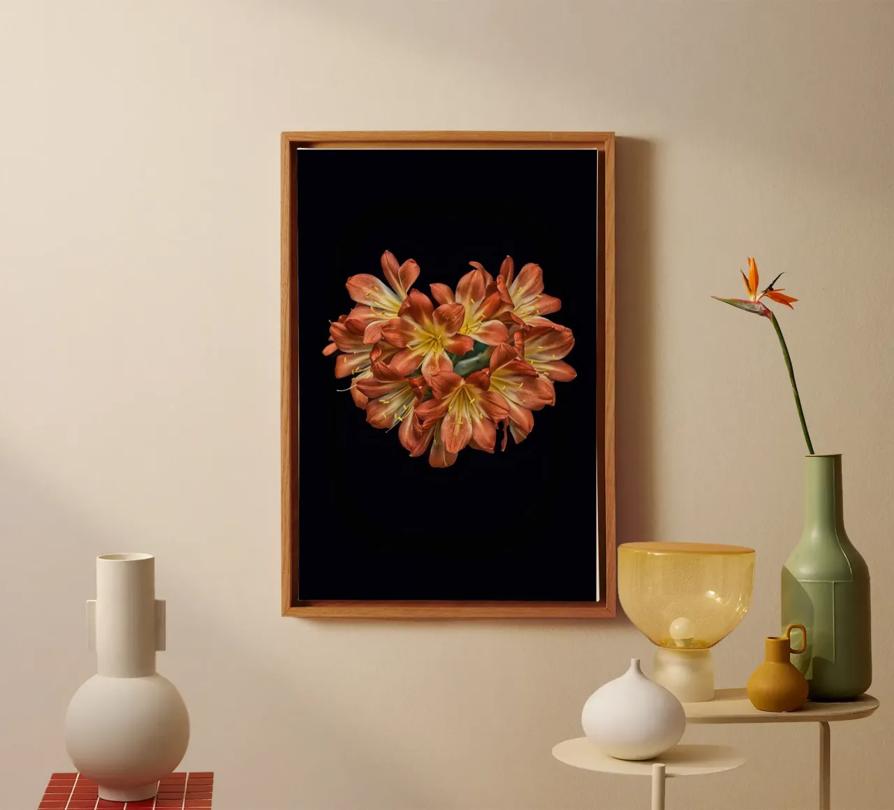 Fiore di Clivia arancione a forma di cuore tela con Cornice a cassetta da Curious Collections by Marielle Leenders