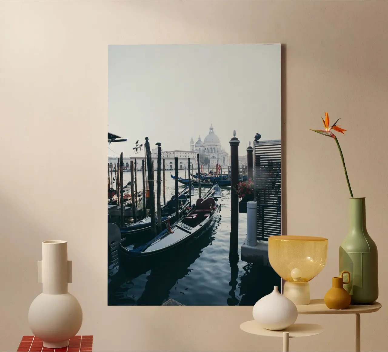 Gondel in een kanaal in Venetië - Fotografie canvas met Baklijst van Lisa Jureczko Arts Illustration