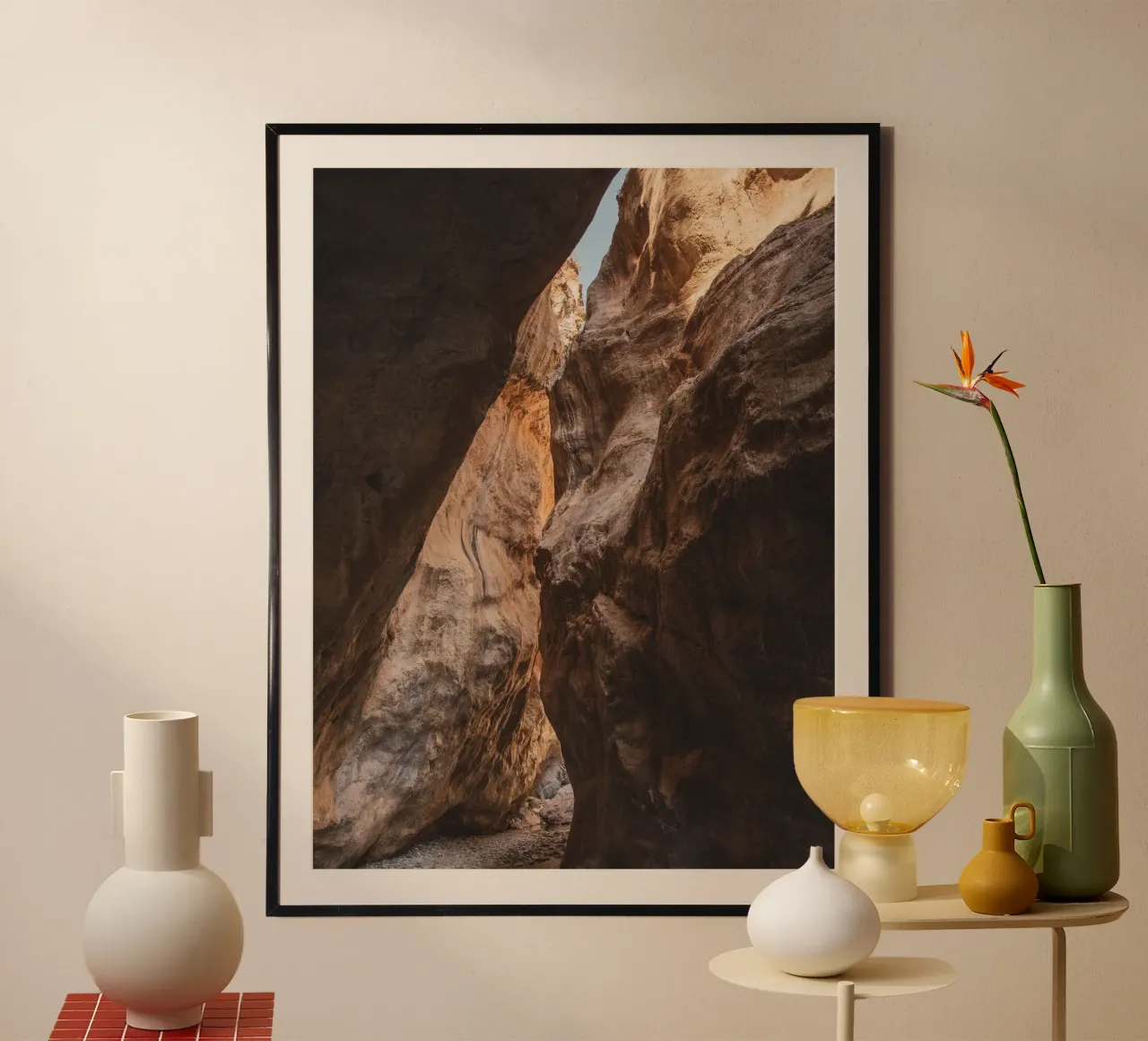 Canyon della parete rocciosa poster con telaio in legno da Lisa Jureczko Arts Illustration
