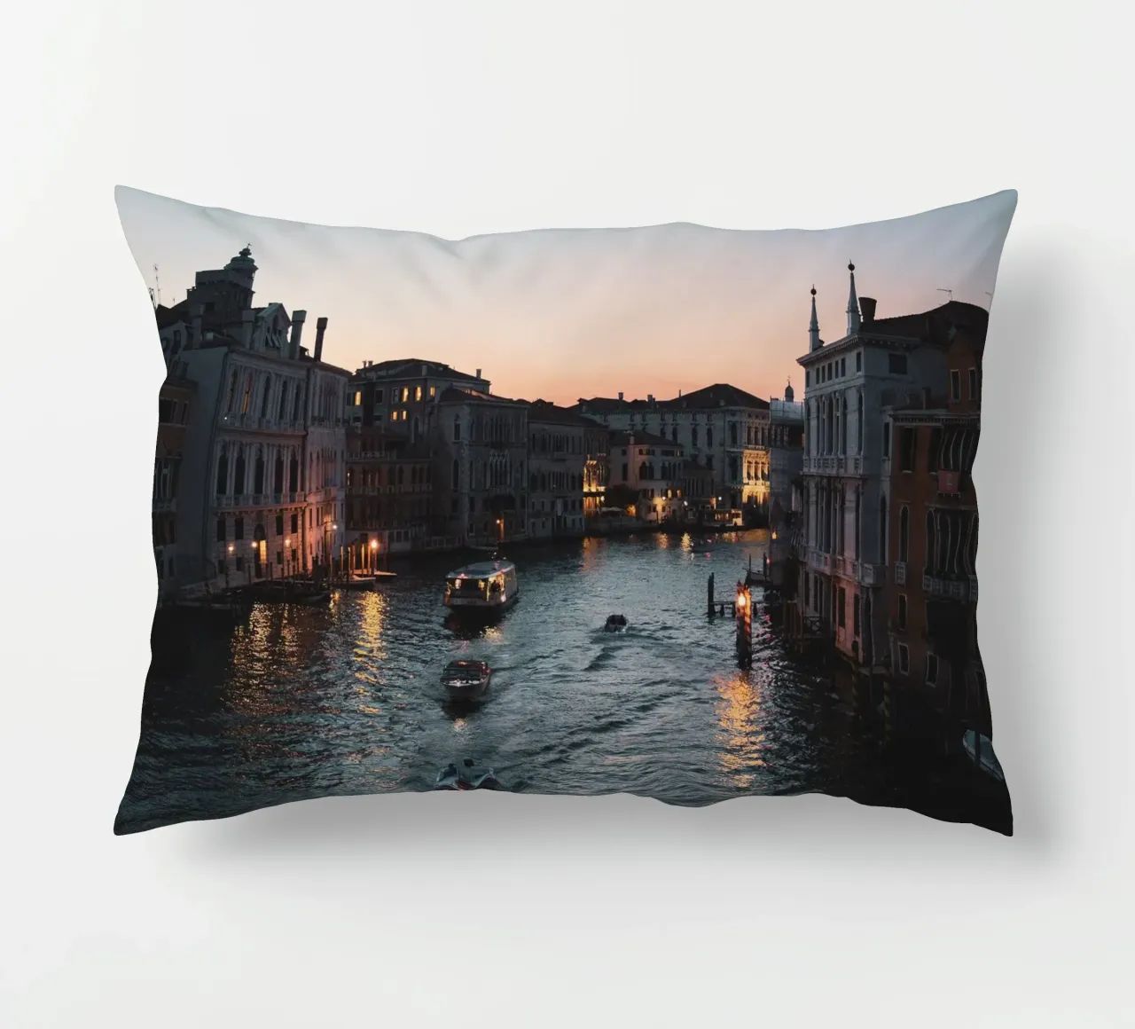Canal Grande a Venezia di notte cuscino da Lisa Jureczko Arts Illustration
