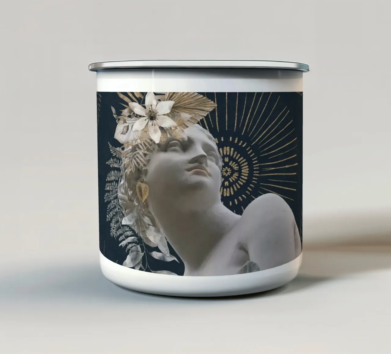 Potere femminile aggraziato tazza in smalto da Andrea Haase Vintage World