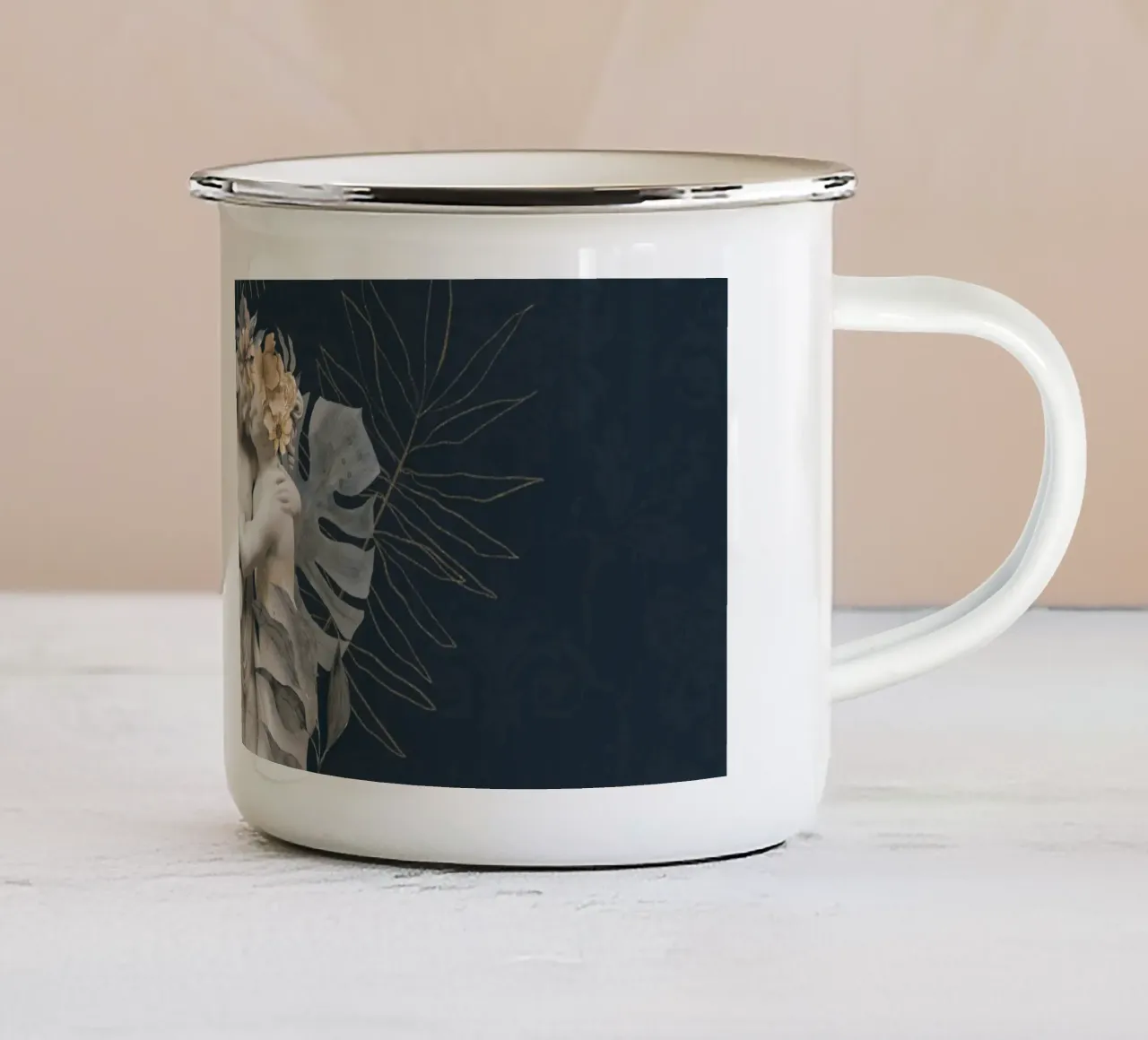 Un tributo al potere femminile con una grande resilienza tazza in smalto da Andrea Haase Vintage World