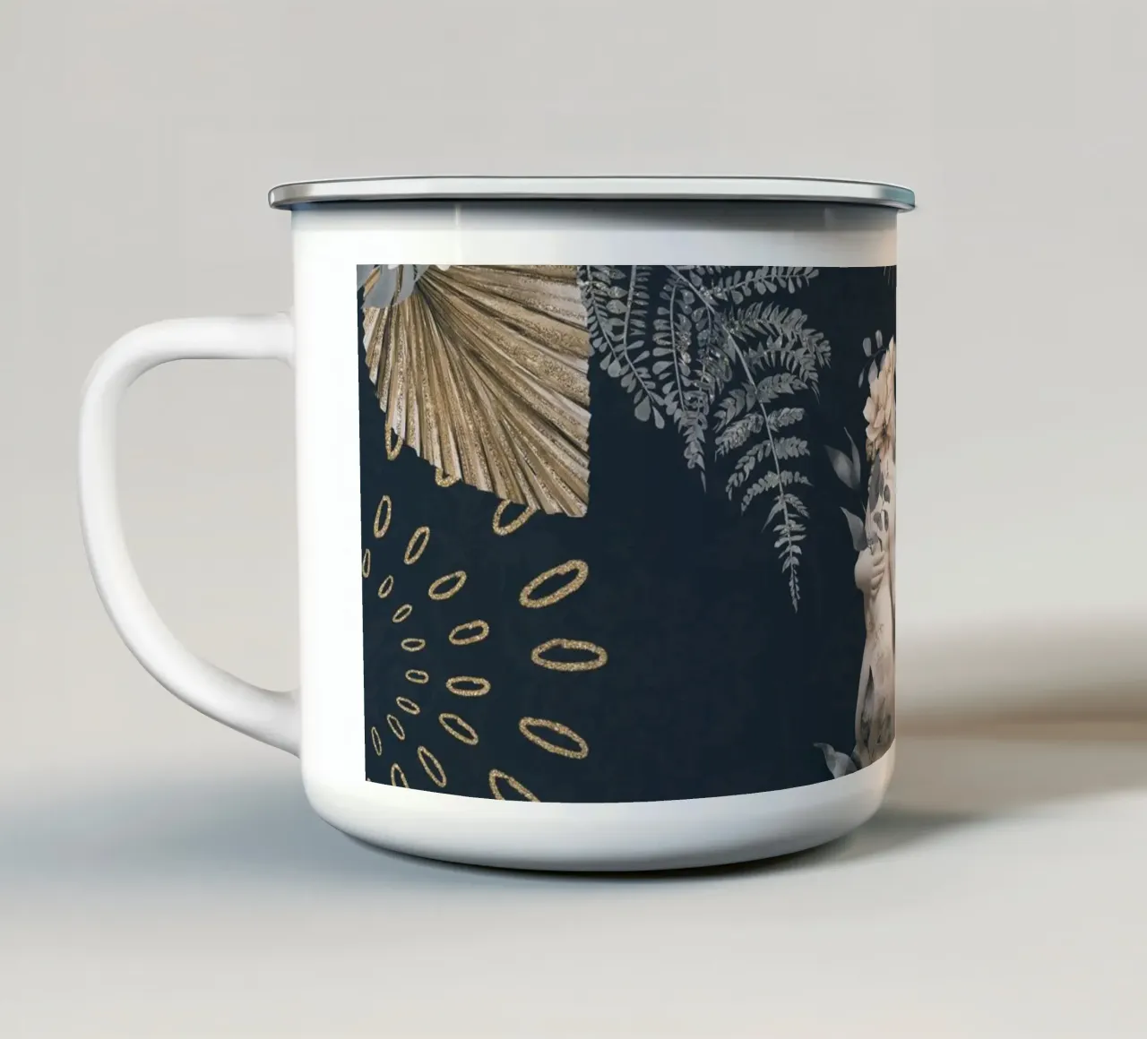 Un tributo al potere femminile con una grande resilienza tazza in smalto da Andrea Haase Vintage World
