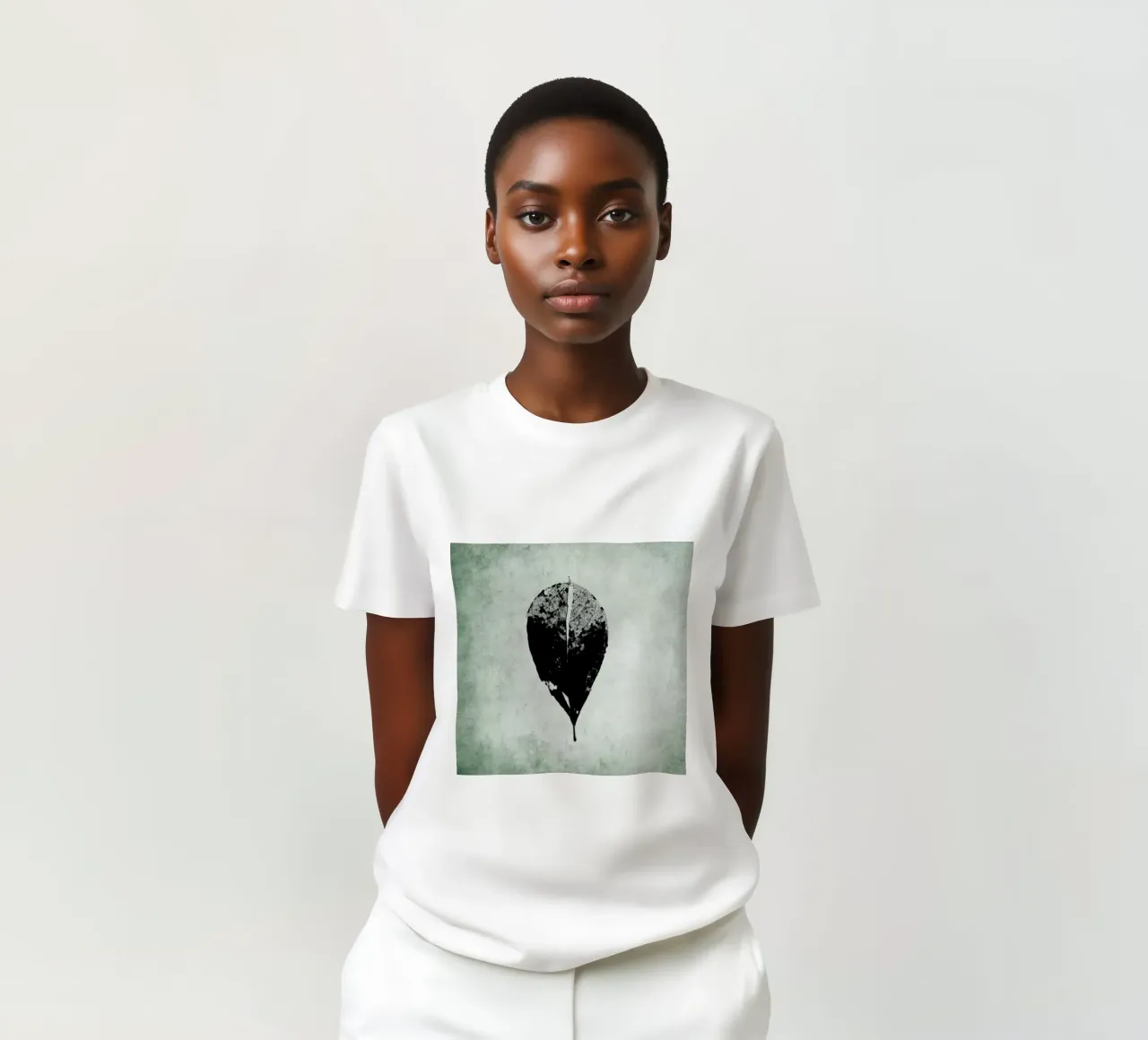 Leaf Skeleton t-shirt da IRIS LEHNHARDT FINE ART