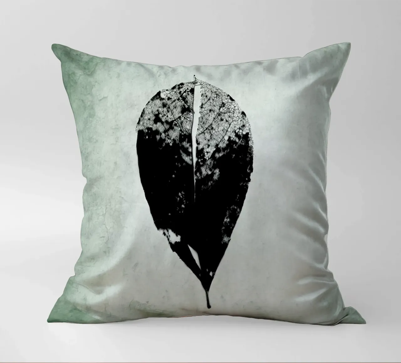 Leaf Skeleton cuscino da IRIS LEHNHARDT FINE ART