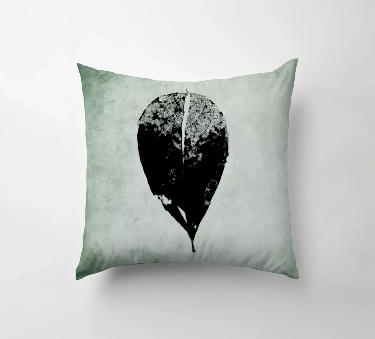 Leaf Skeleton cuscino da IRIS LEHNHARDT FINE ART
