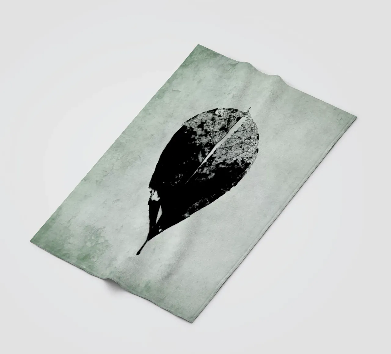 Leaf Skeleton coperta in pile da IRIS LEHNHARDT FINE ART