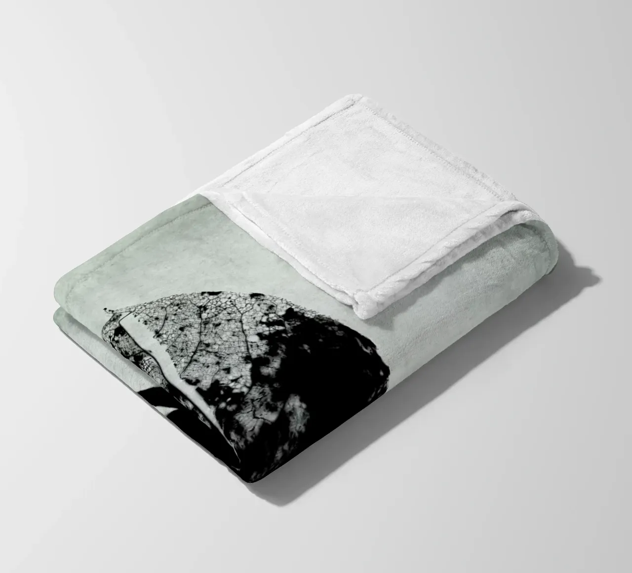 Leaf Skeleton coperta in pile da IRIS LEHNHARDT FINE ART