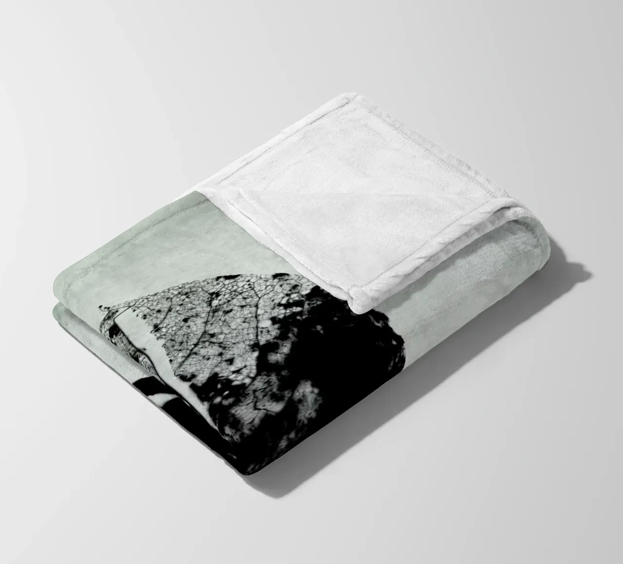 Leaf Skeleton coperta in pile da IRIS LEHNHARDT FINE ART