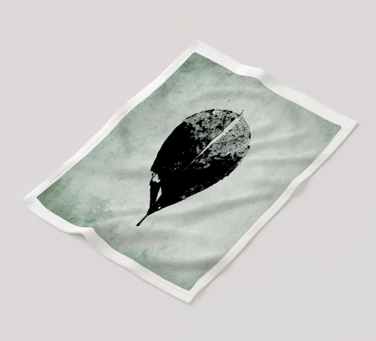 Leaf Skeleton Fleecedecke von IRIS LEHNHARDT FINE ART