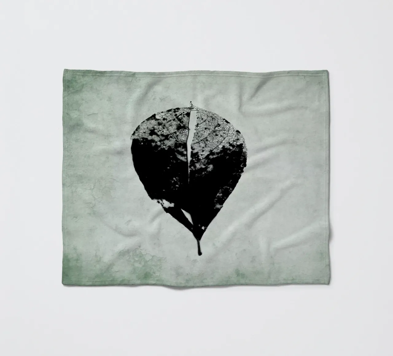 Leaf Skeleton coperta in pile da IRIS LEHNHARDT FINE ART