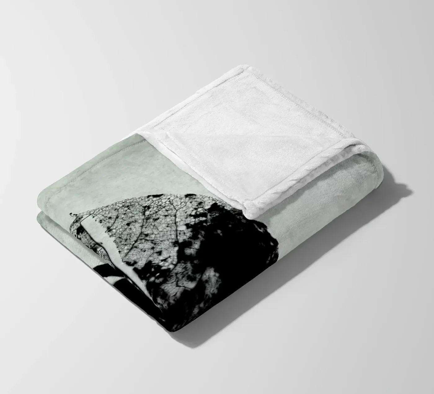 Leaf Skeleton Fleecedecke von Visuelle Poesie am Wegesrand