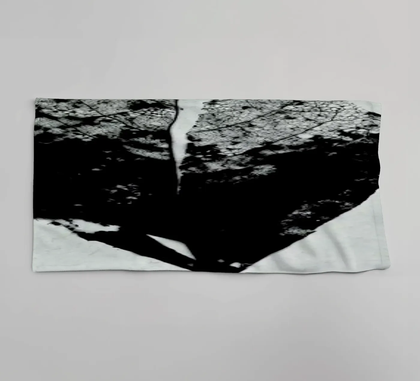 Leaf Skeleton badhanddoek van Visuelle Poesie am Wegesrand