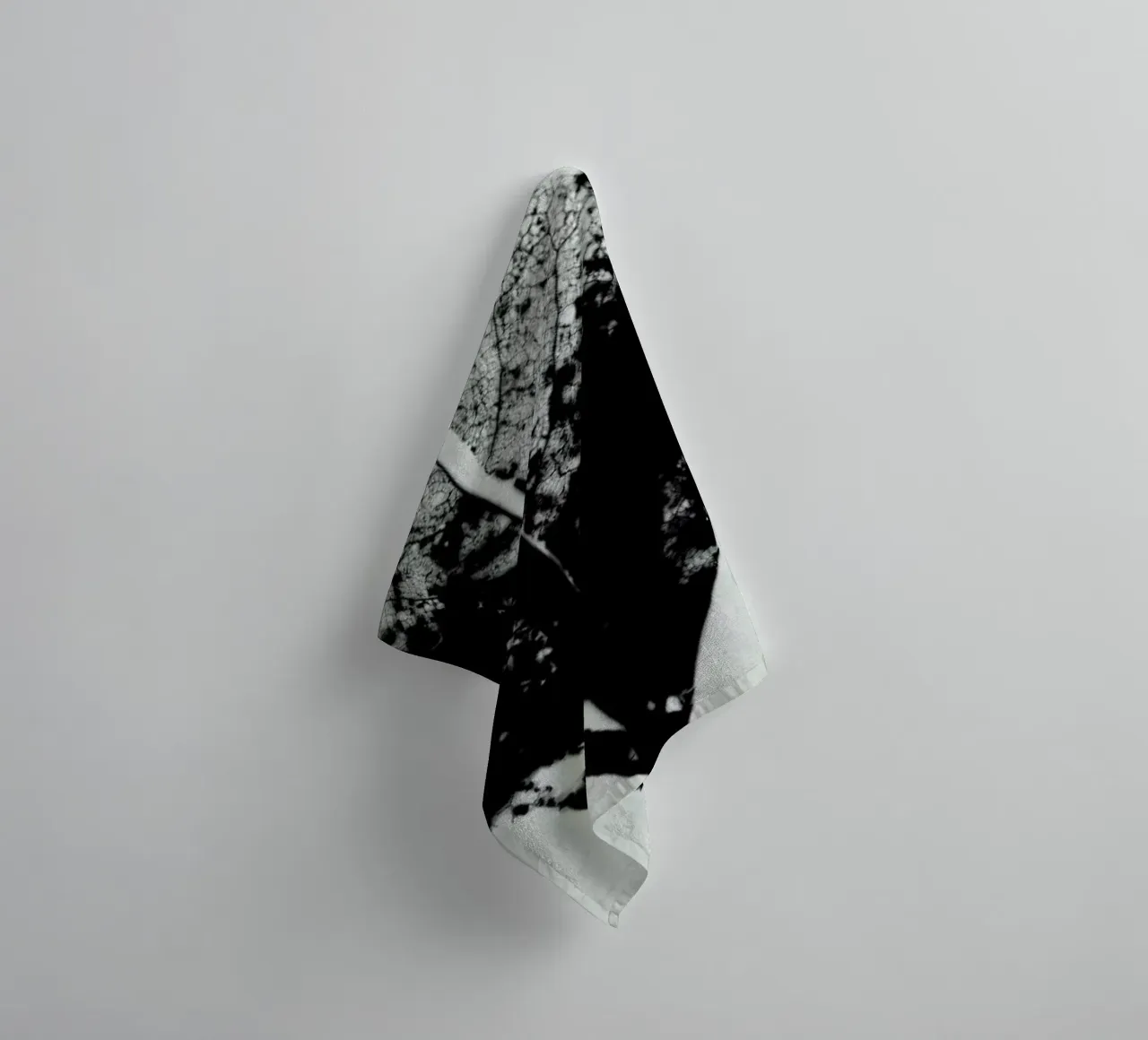 Leaf Skeleton asciugamano da bagno da IRIS LEHNHARDT FINE ART