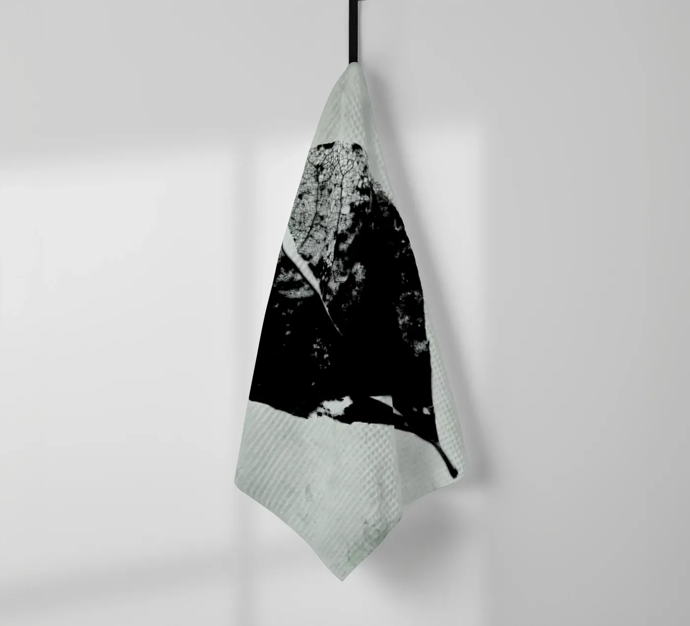 Leaf Skeleton Geschirrtuch von Visuelle Poesie am Wegesrand