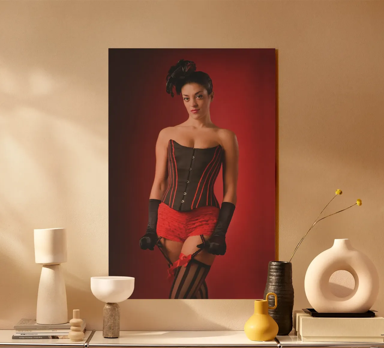 Burlesque rosso plexiglass da Dave Hare Photography