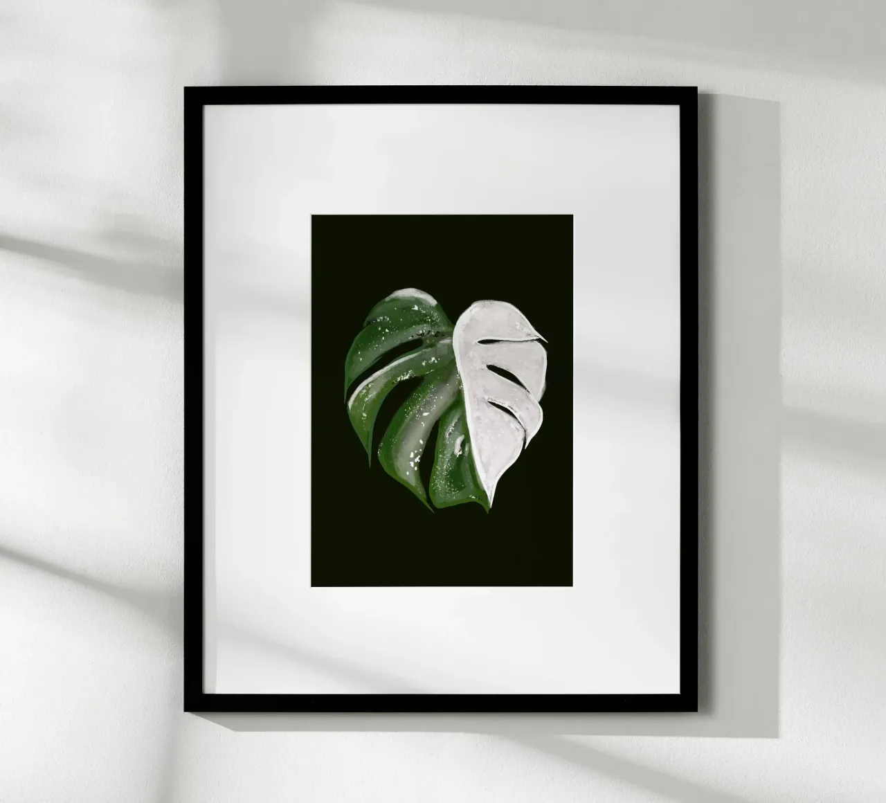Illustrazione di foglie di Monstera Variegata su sfondo nero poster con telaio in plastica da Lisa Jureczko Arts Illustration