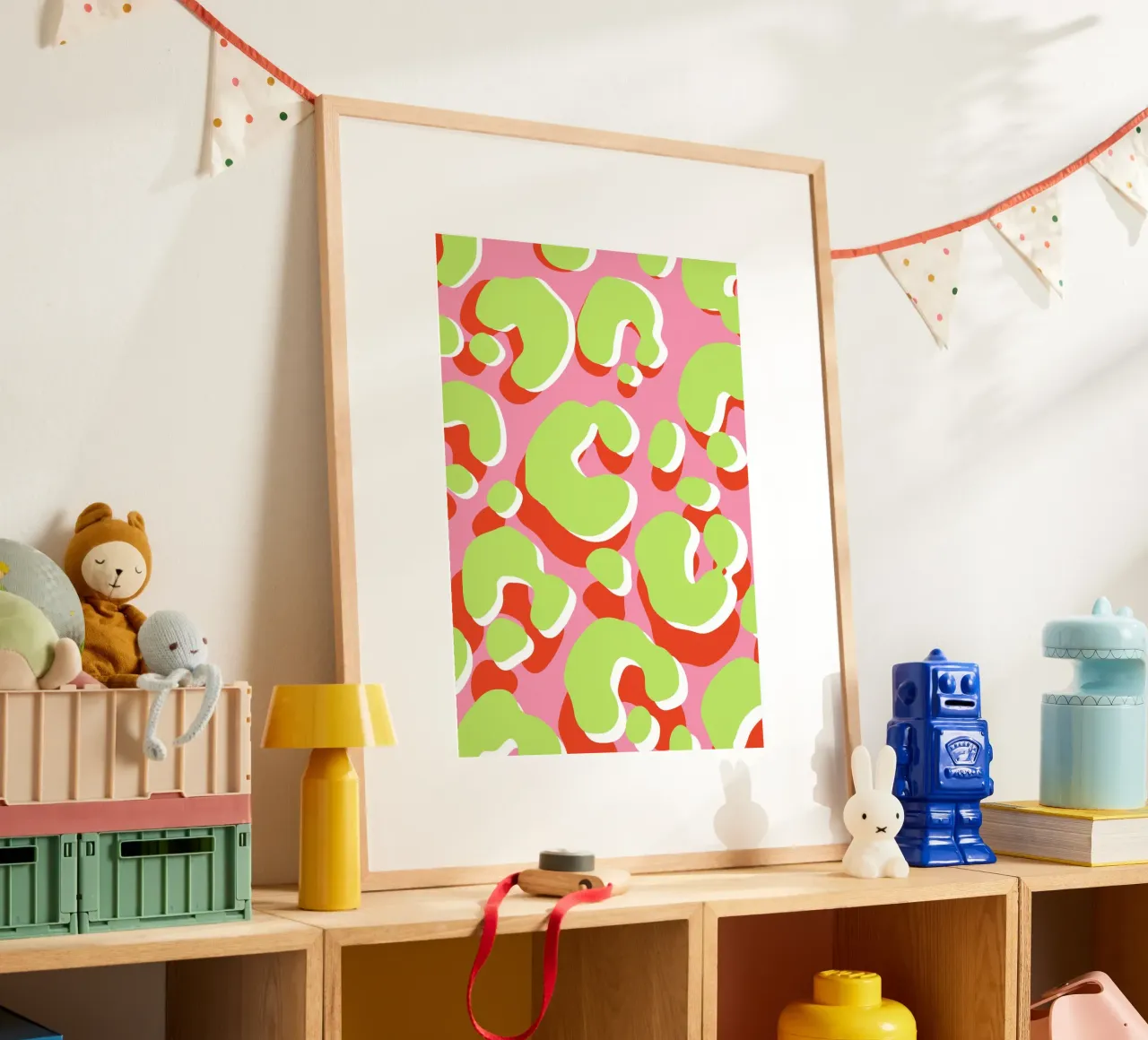 Luipaardlook met dierenprint in groen, rood en roze poster met houten frame van Lisa Jureczko Arts Illustration