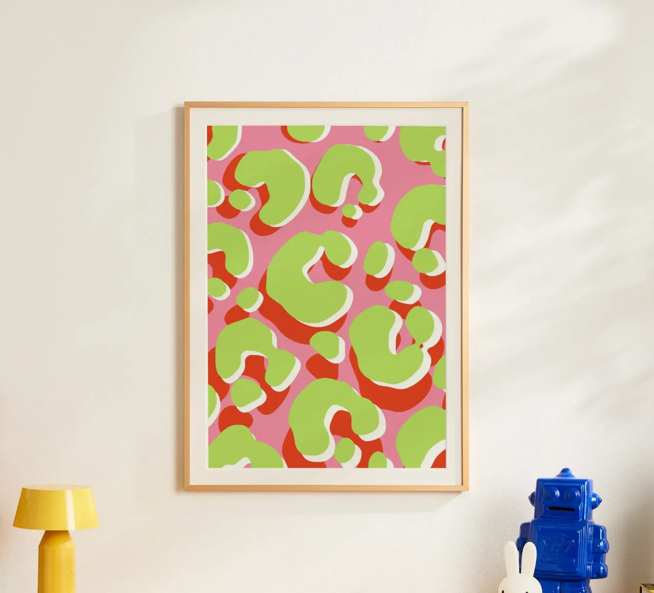 Luipaardlook met dierenprint in groen, rood en roze poster met houten frame van Lisa Jureczko Arts Illustration