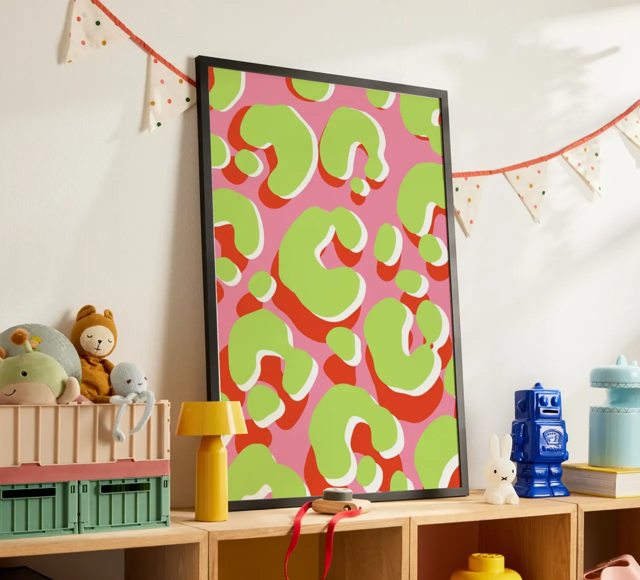 Luipaardlook met dierenprint in groen, rood en roze poster met houten frame van Lisa Jureczko Arts Illustration