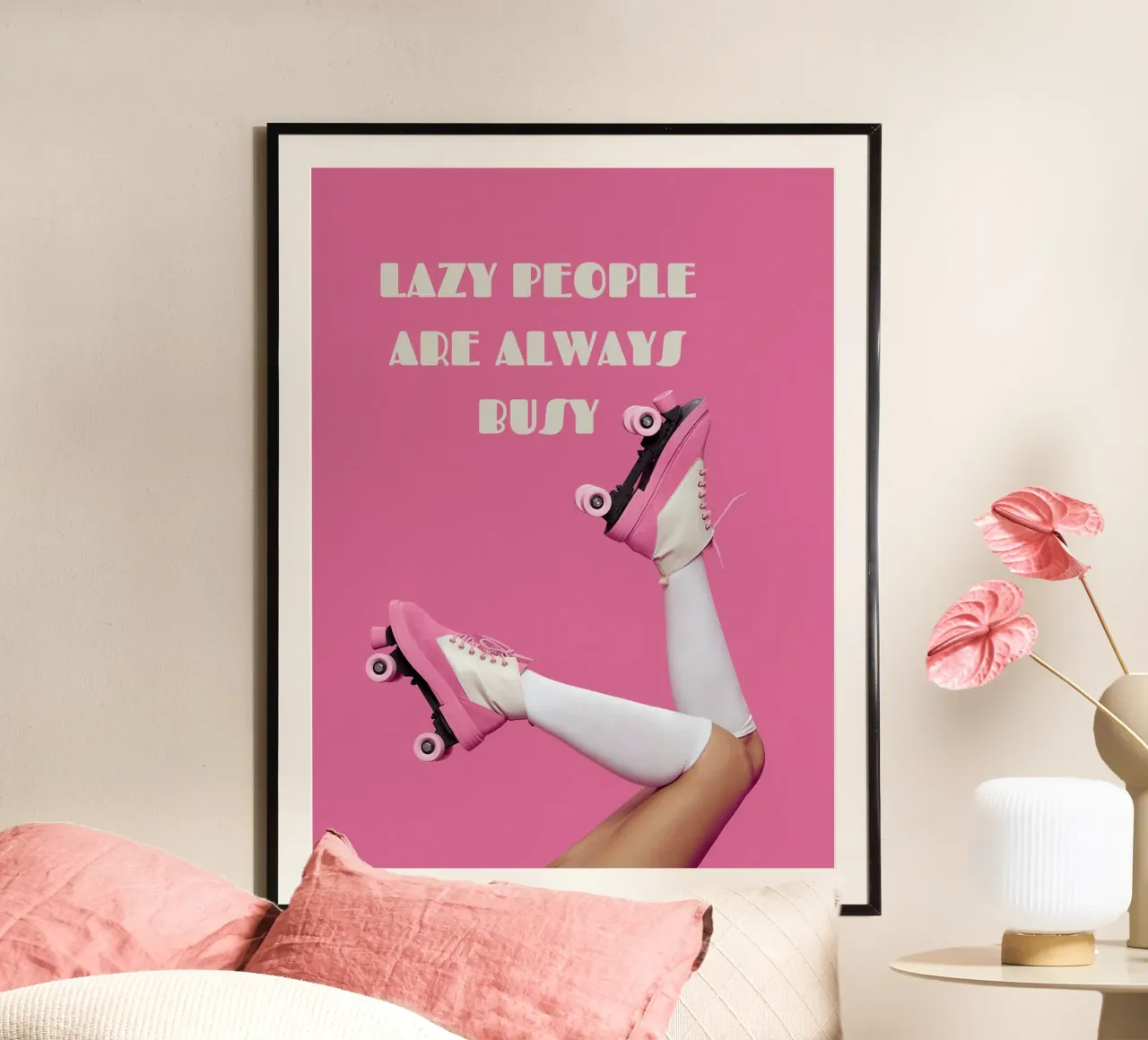 LE PERSONE PIGRE SONO SEMPRE OCCUPATE poster con telaio in legno da ArtDesign by KBK