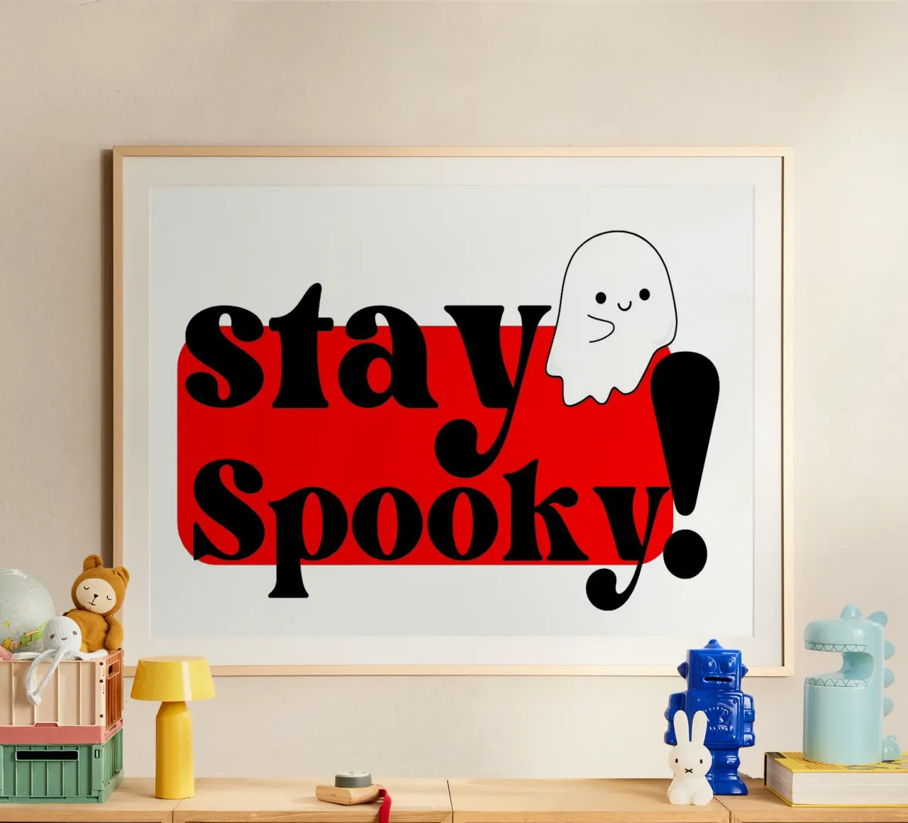 Illustrazione Stay Spooky con un simpatico fantasma poster con telaio in plastica da Lisa Jureczko Arts Illustration
