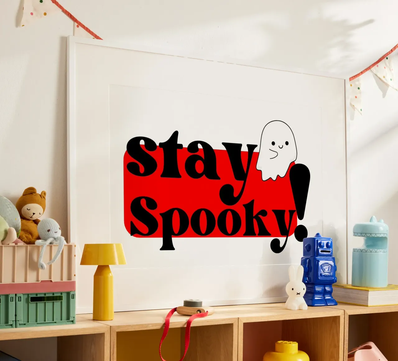 Illustrazione Stay Spooky con un simpatico fantasma poster con telaio in plastica da Lisa Jureczko Arts Illustration