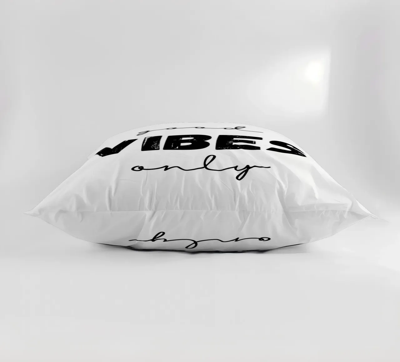 solo buone VIBES cuscino da ArtDesign by KBK