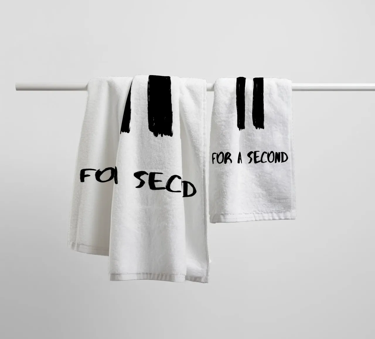 Pausa per un secondo asciugamano da bagno da ArtDesign by KBK