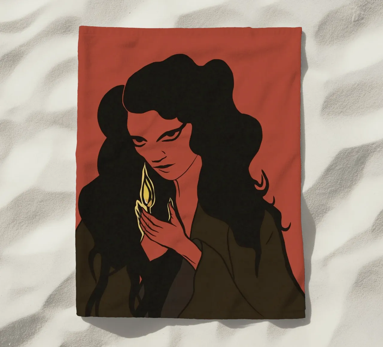 Donna mistica con capelli neri e fiammifero telo mare da Lisa Jureczko Arts Illustration