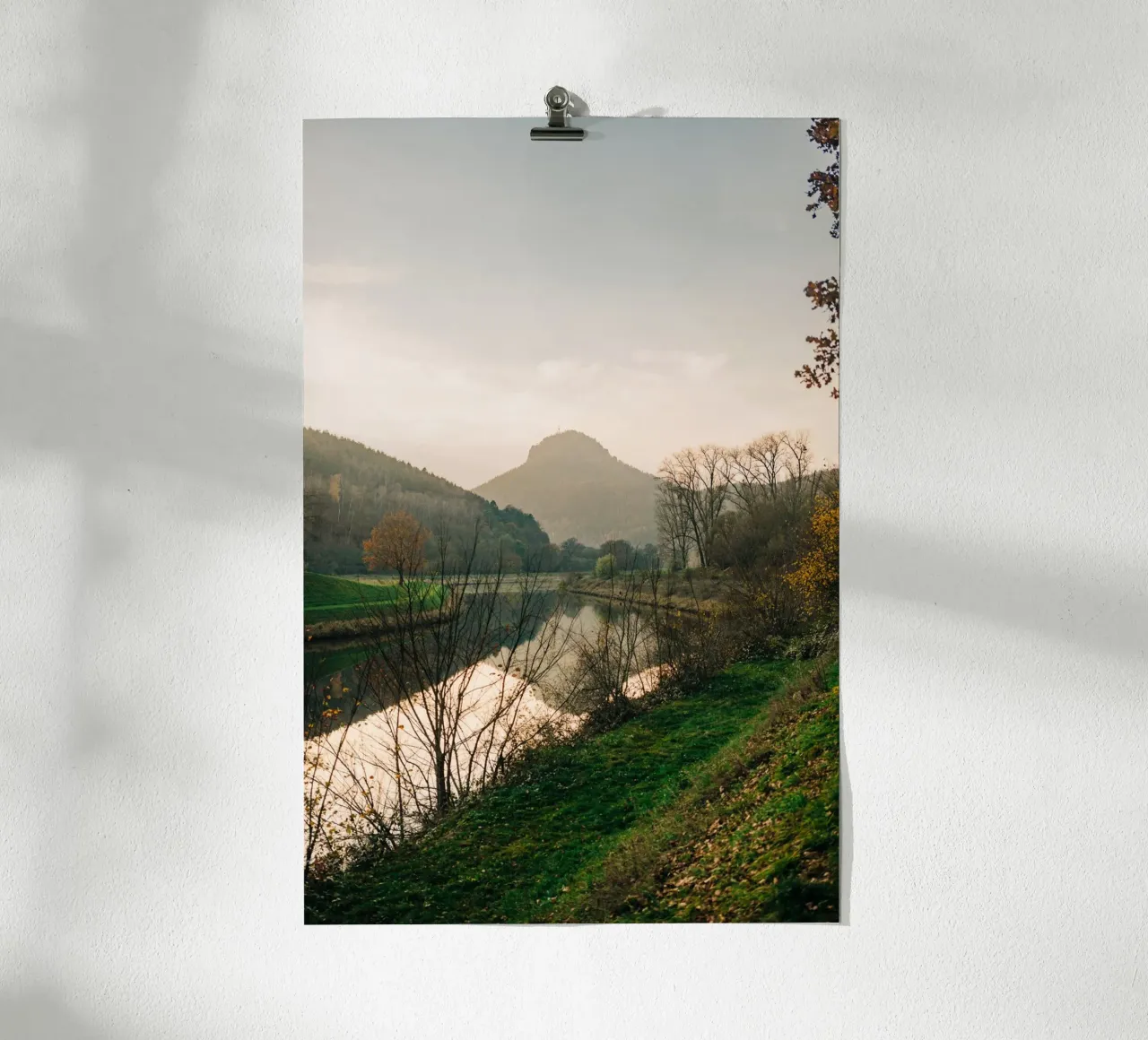 Svizzera sassone - Riflesso di una montagna in autunno carta hahnemühle da Bold and Retro