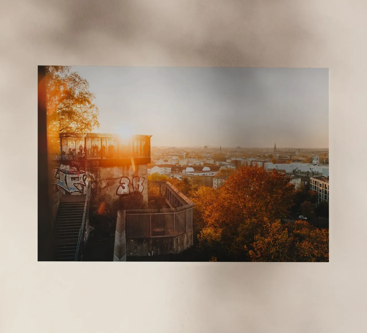Tramonto a Berlino - vista in autunno pellicola backlit da Bold and Retro