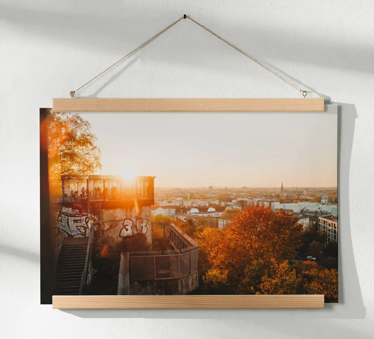 Coucher de soleil à Berlin - Vue en automne hahnemühle de Bold and Retro