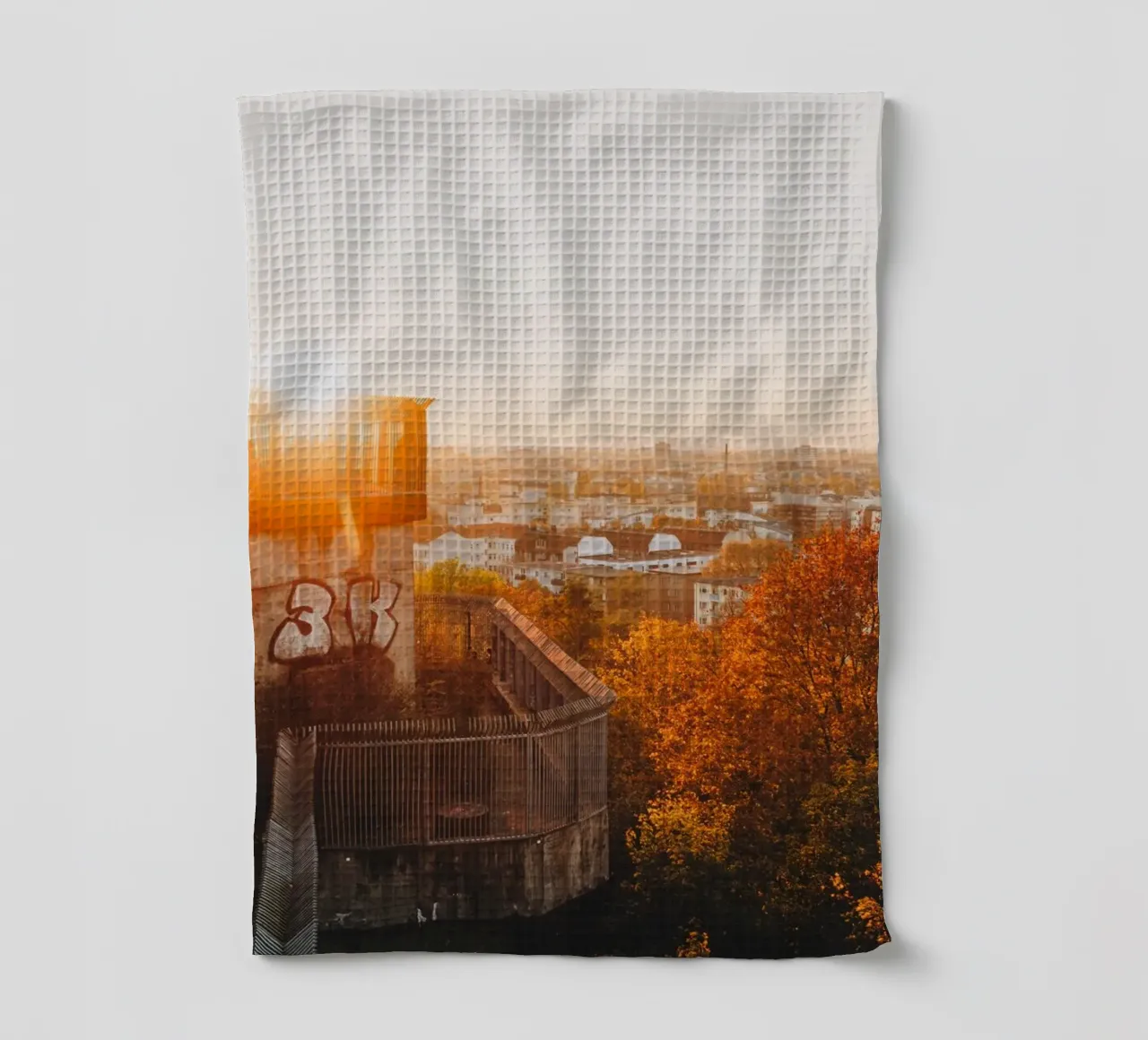 Coucher de soleil à Berlin - Vue en automne torchon de Bold and Retro