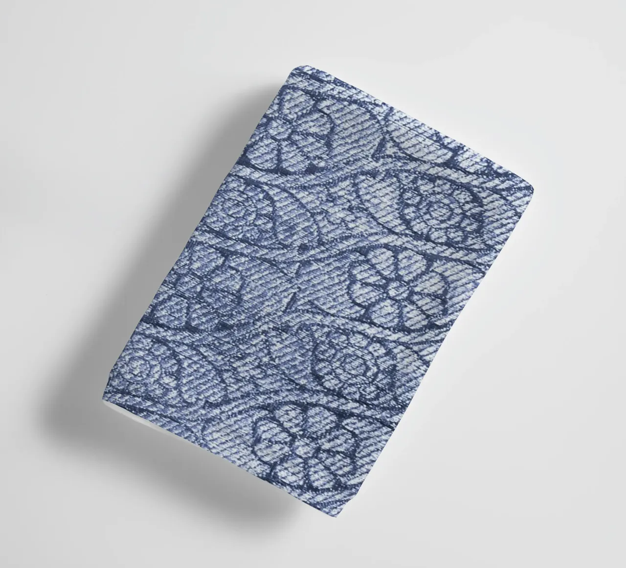 Tessuto antico floreale blu asciugamano da bagno da Lisa Jureczko Arts Illustration