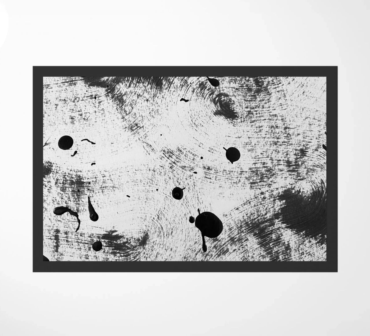 Schizzi di vernice nera su sfondo bianco I zerbino da Lisa Jureczko Arts Illustration