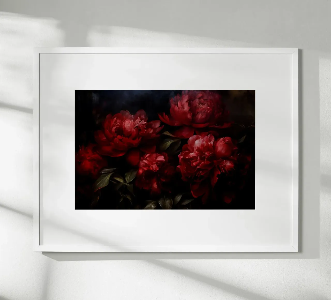 Bouquet di peonie rosse dipinte in velluto barocco borgogna scuro poster con telaio in alluminio da Flower Garden - Uta Naumann