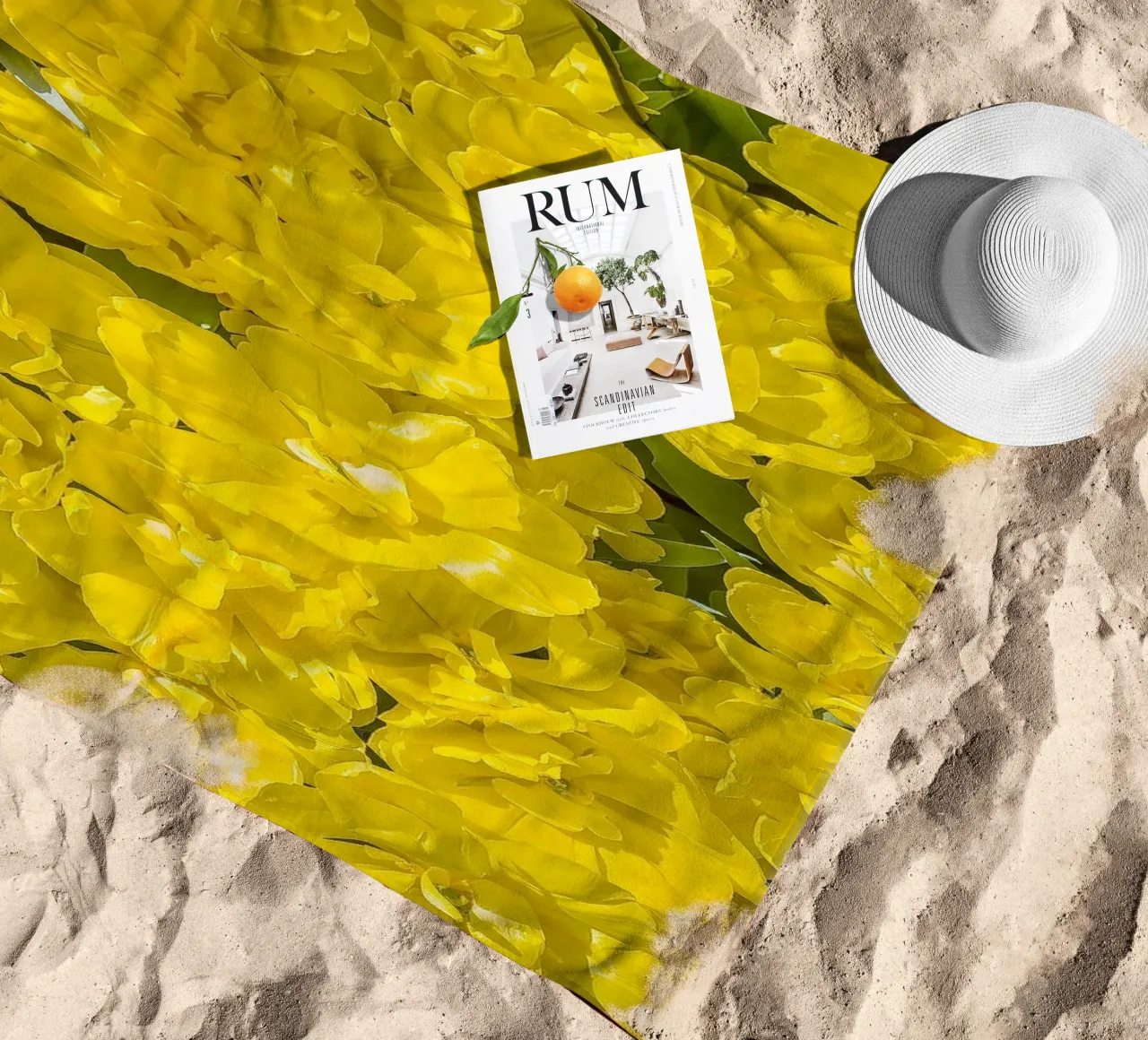 Un'esplosione di sole: Tulipani gialli telo mare da Curious Collections by Marielle Leenders