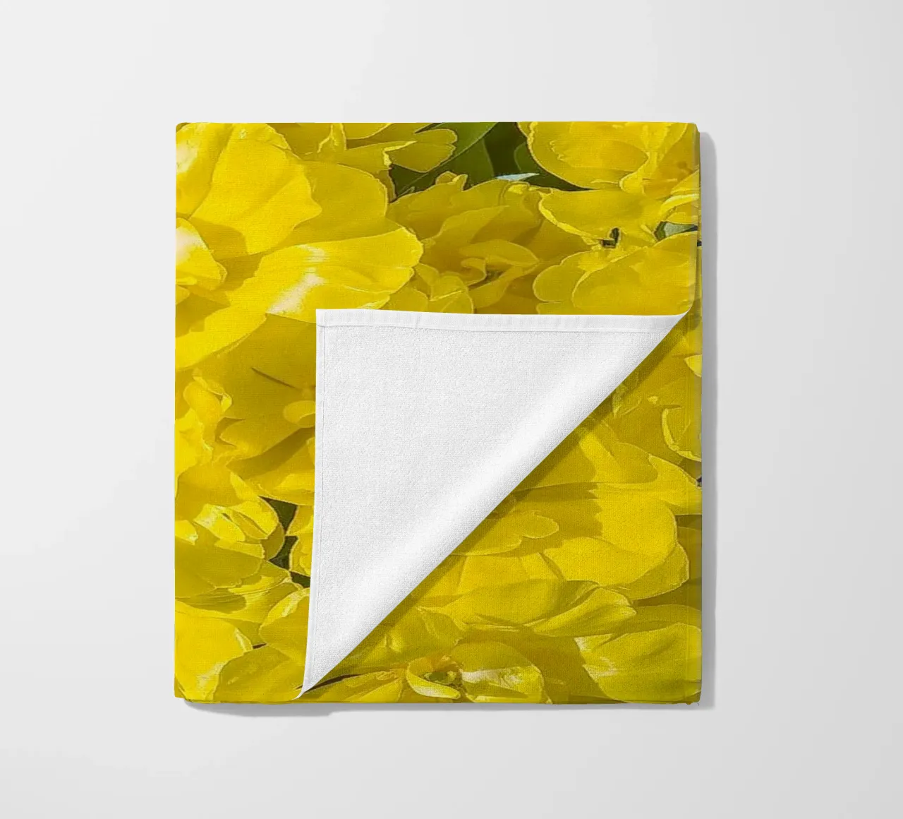 Un'esplosione di sole: Tulipani gialli telo mare da Curious Collections by Marielle Leenders