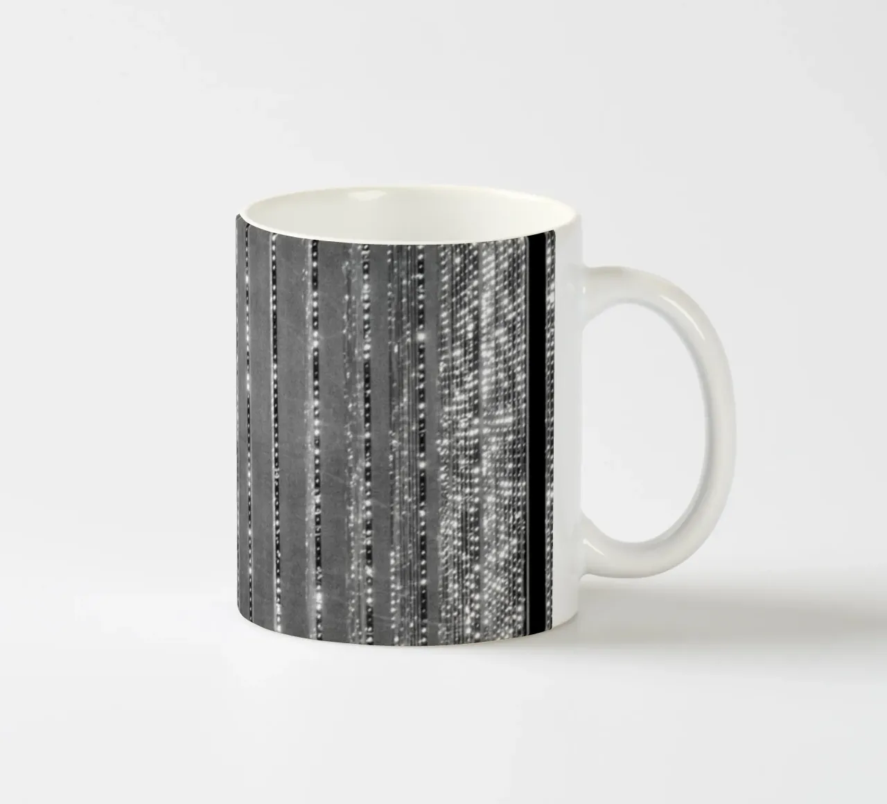 Installazione luminosa in bianco e nero a New York tazza in ceramica da Lisa Jureczko Arts Illustration