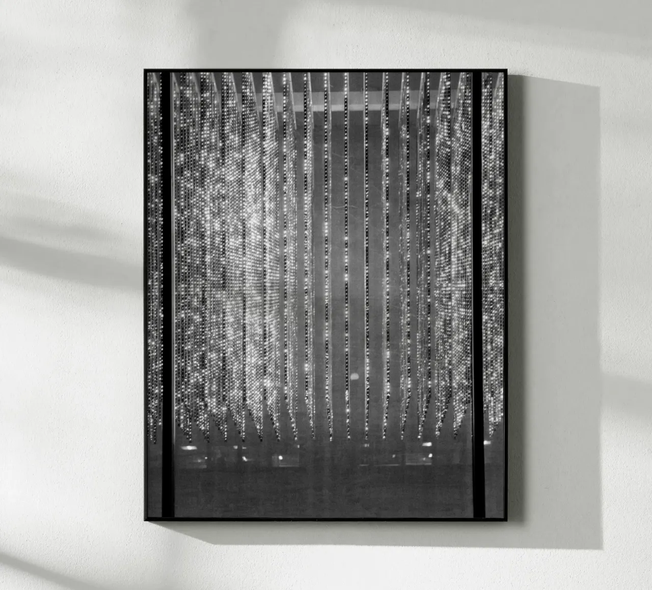 Installazione luminosa in bianco e nero a New York plexiglass da Lisa Jureczko Arts Illustration