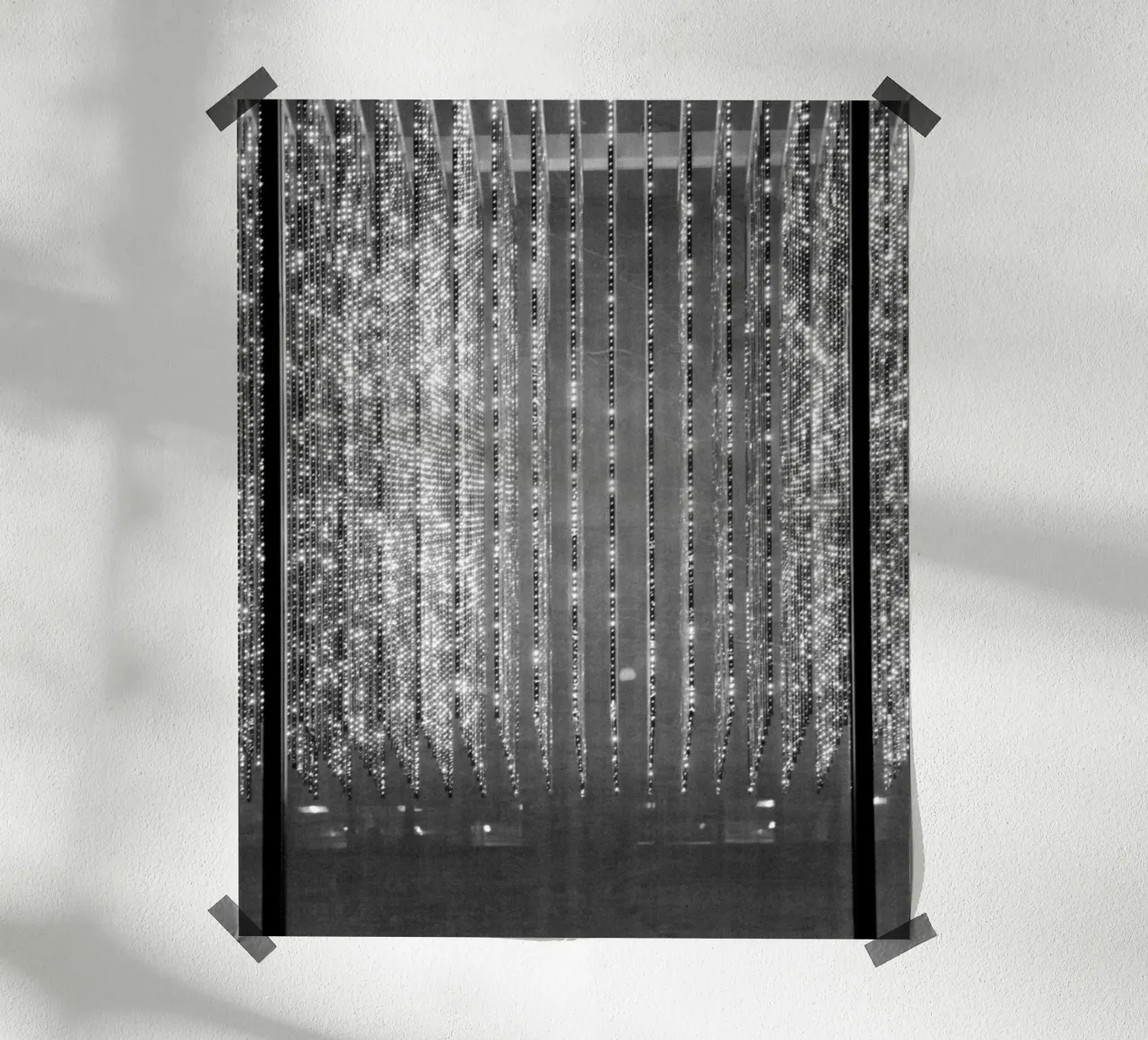 Installazione luminosa in bianco e nero a New York carta hahnemühle da Lisa Jureczko Arts Illustration